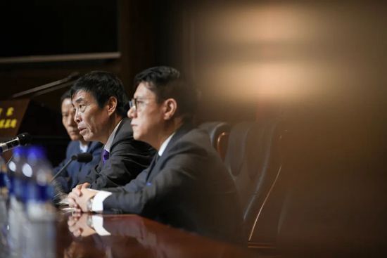 无限释放性丑闻-你的手机性感中毒女